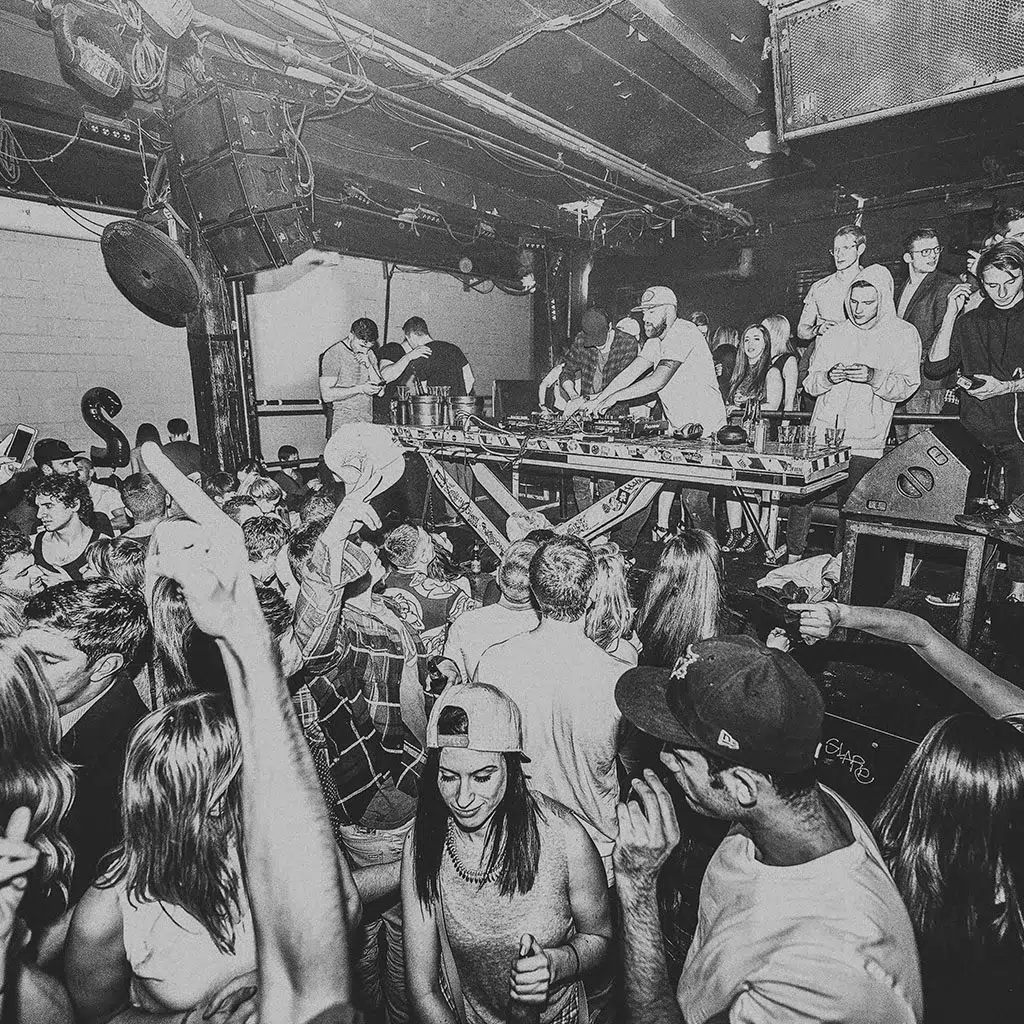 Exploring the Depths of Sound with Electronica Music