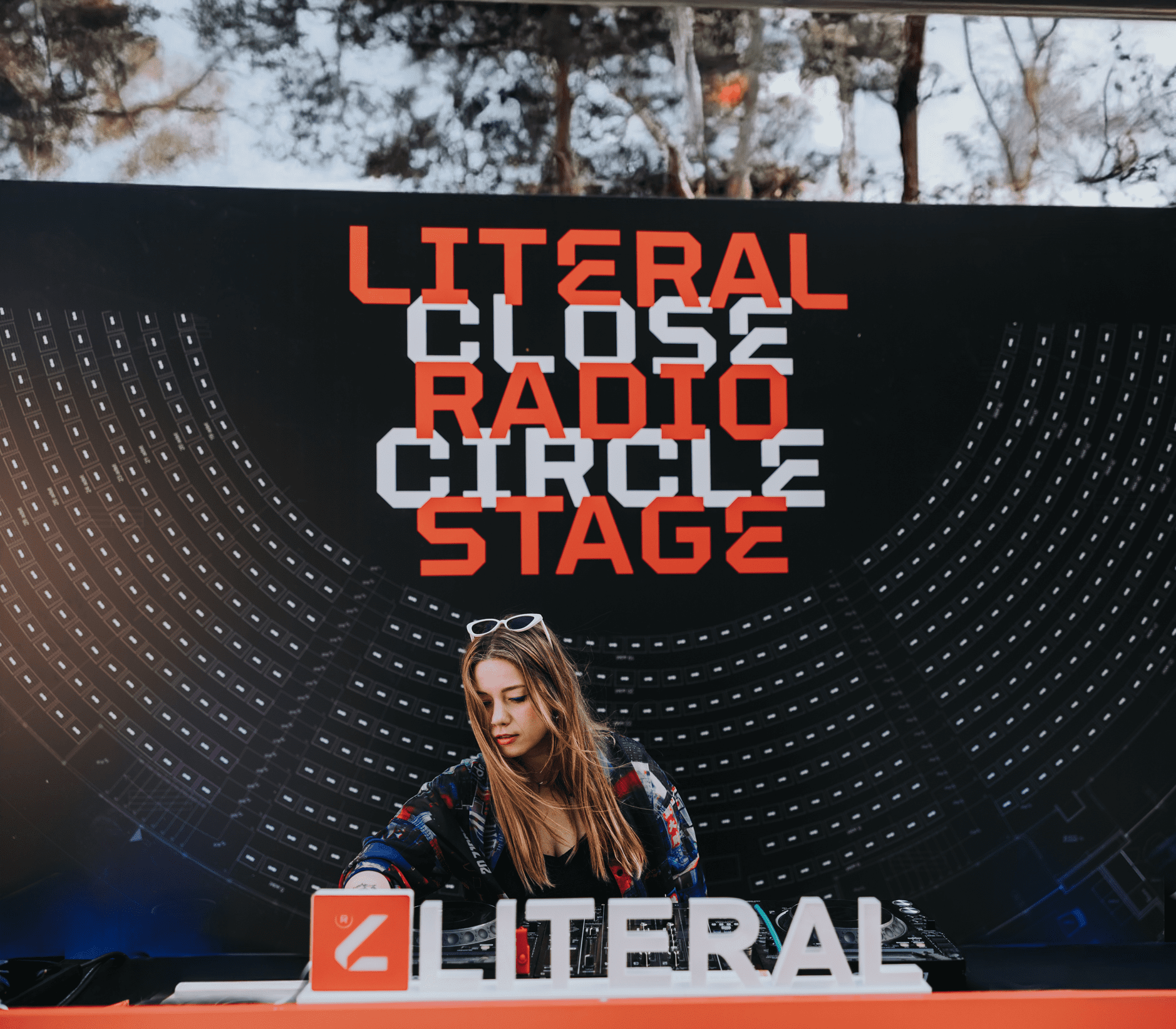 Close Circle by Literal Radio, +1 Sunar: Pozitif Vibrations’ta.